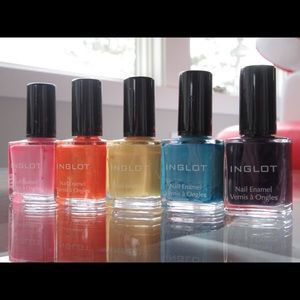5 trendy nail polishes